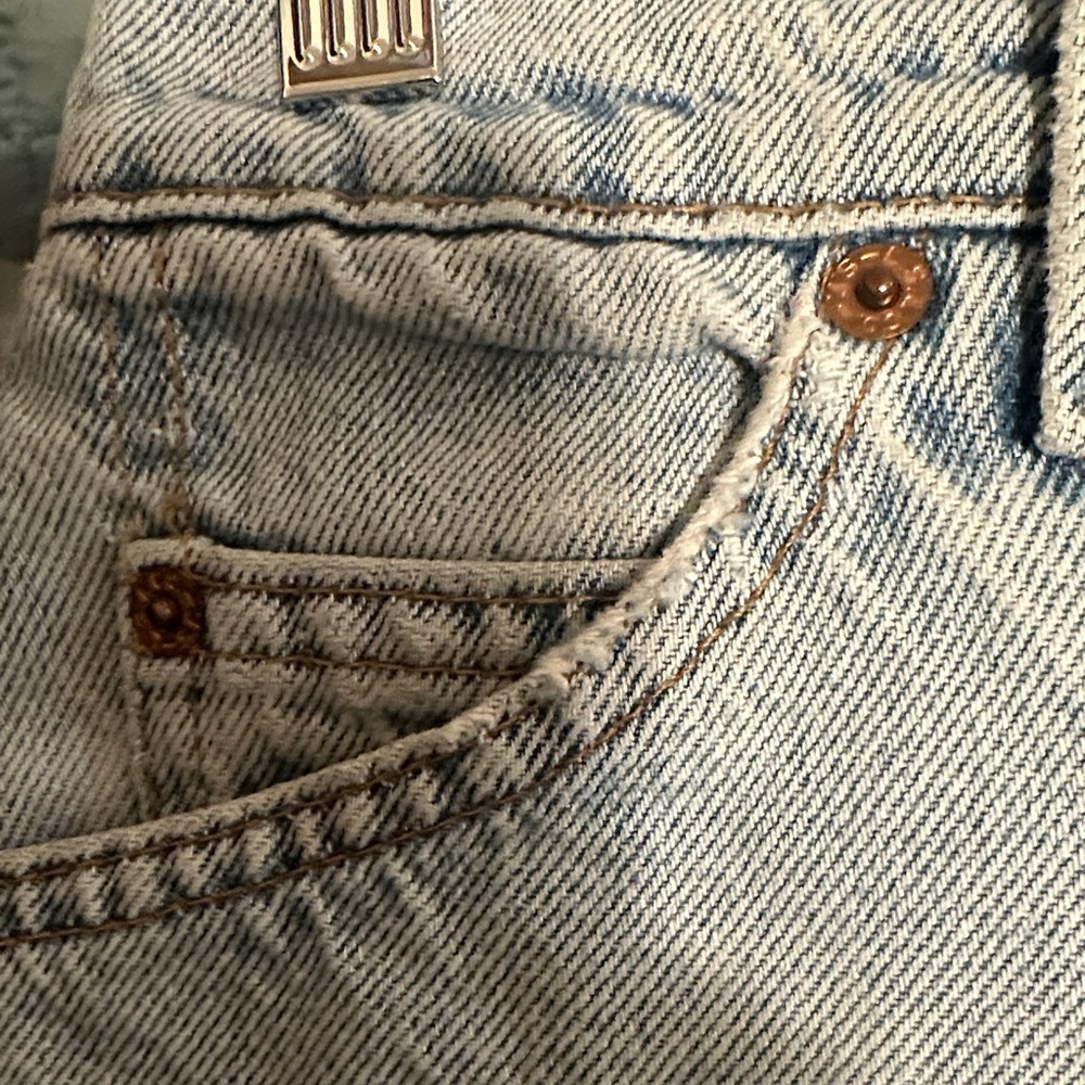 Levi's Light Blue Frayed Women’s Jean Shorts - Picture 5 of 7